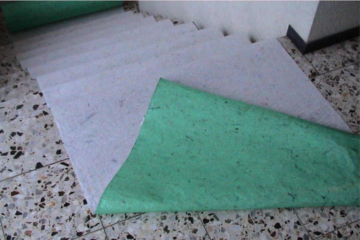 Abdeckvlies Premium klebende Unterseite